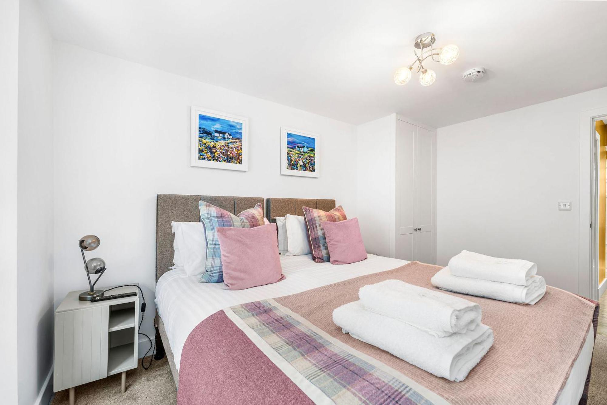 Righ Properties - Luxury West End Artisan Apartment Единбург Екстериор снимка