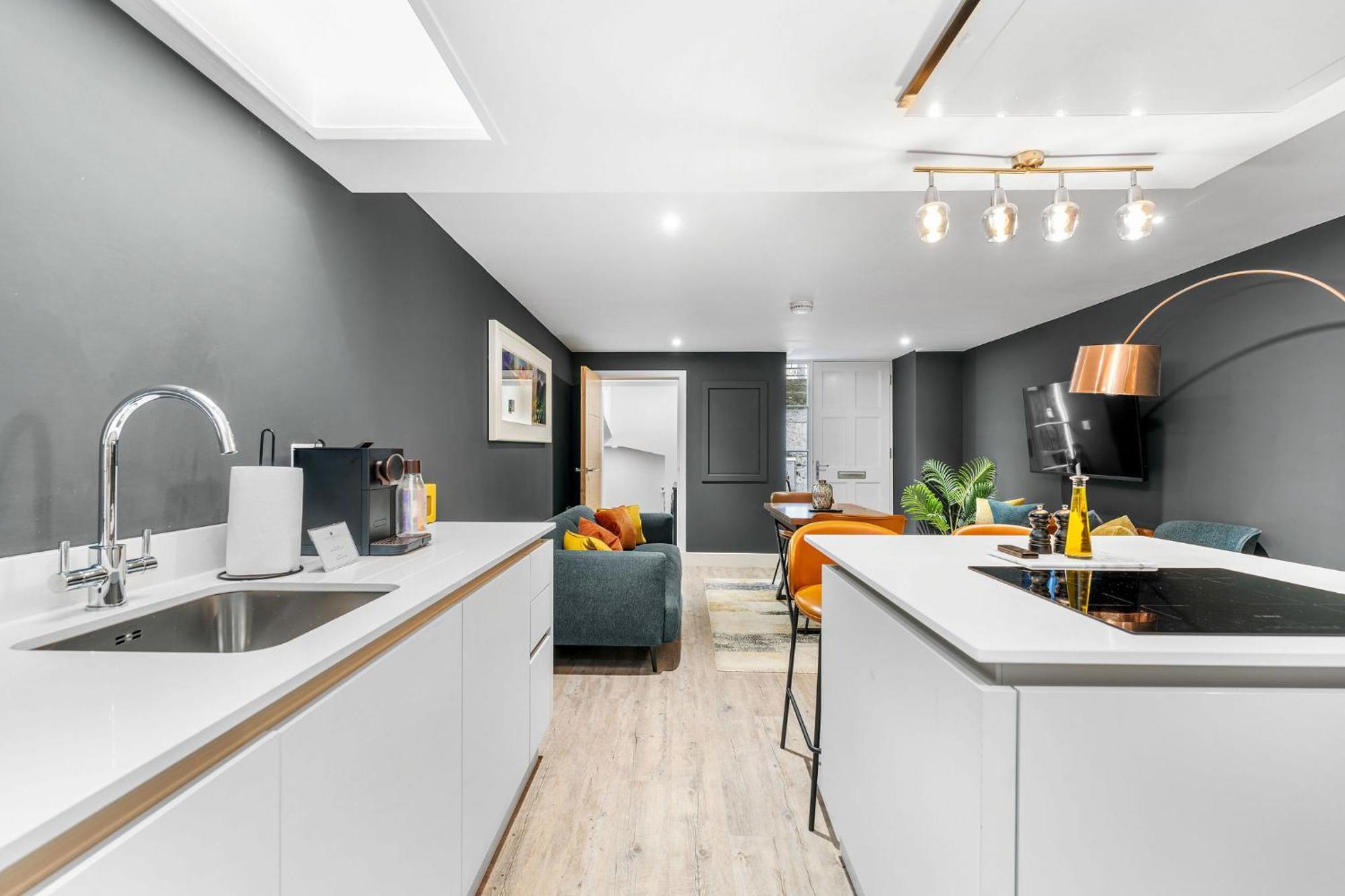 Righ Properties - Luxury West End Artisan Apartment Единбург Екстериор снимка