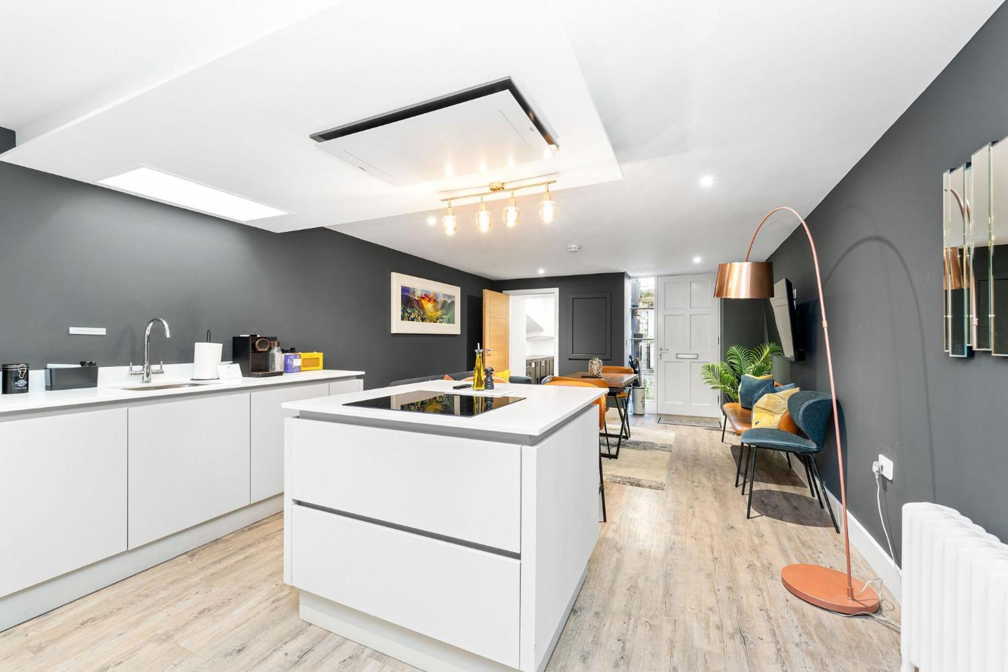 Righ Properties - Luxury West End Artisan Apartment Единбург Екстериор снимка