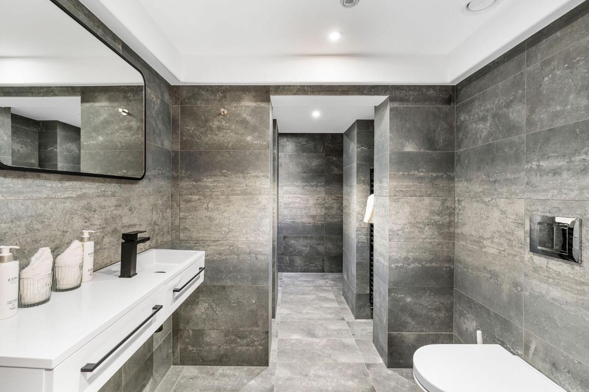 Righ Properties - Luxury West End Artisan Apartment Единбург Екстериор снимка