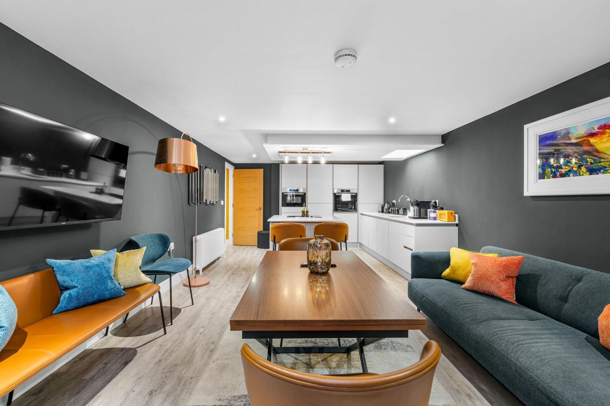 Righ Properties - Luxury West End Artisan Apartment Единбург Екстериор снимка