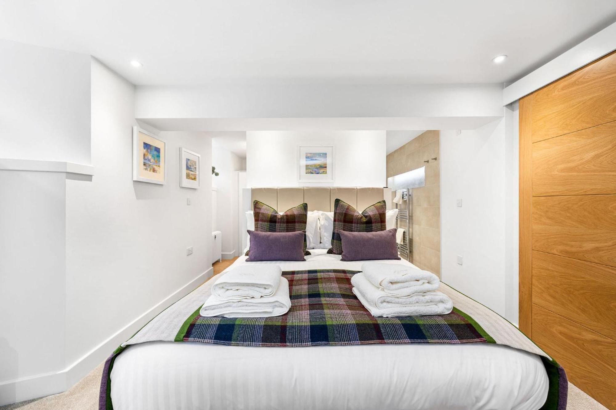 Righ Properties - Luxury West End Artisan Apartment Единбург Екстериор снимка
