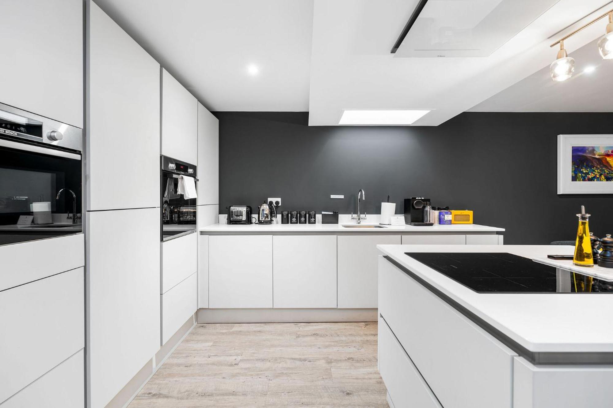 Righ Properties - Luxury West End Artisan Apartment Единбург Екстериор снимка